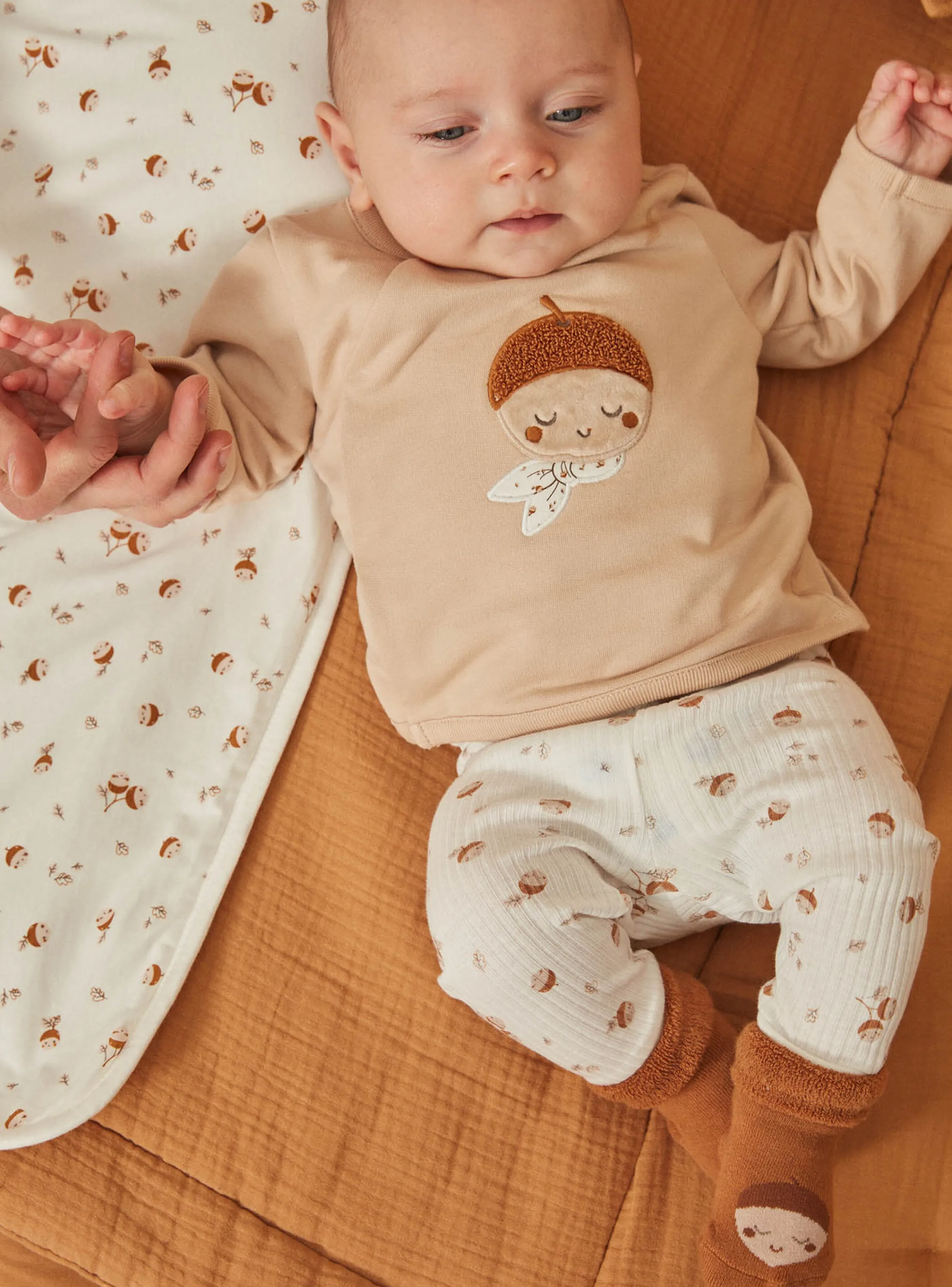 Flash Sale Sergent Major Beige top, ecru leggings and caramel socks