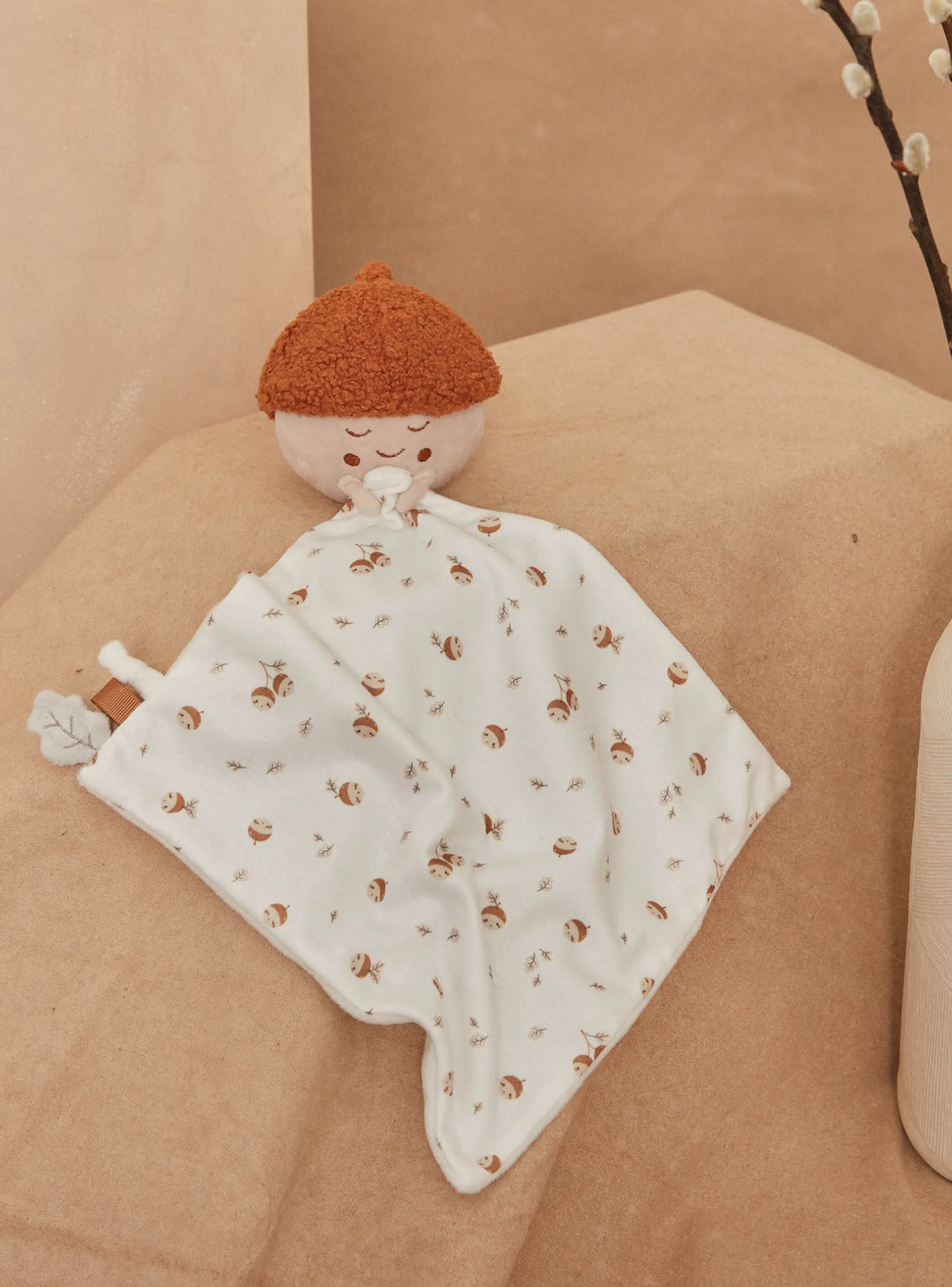 Sale Sergent Major Caramel and white tassel birth cuddle