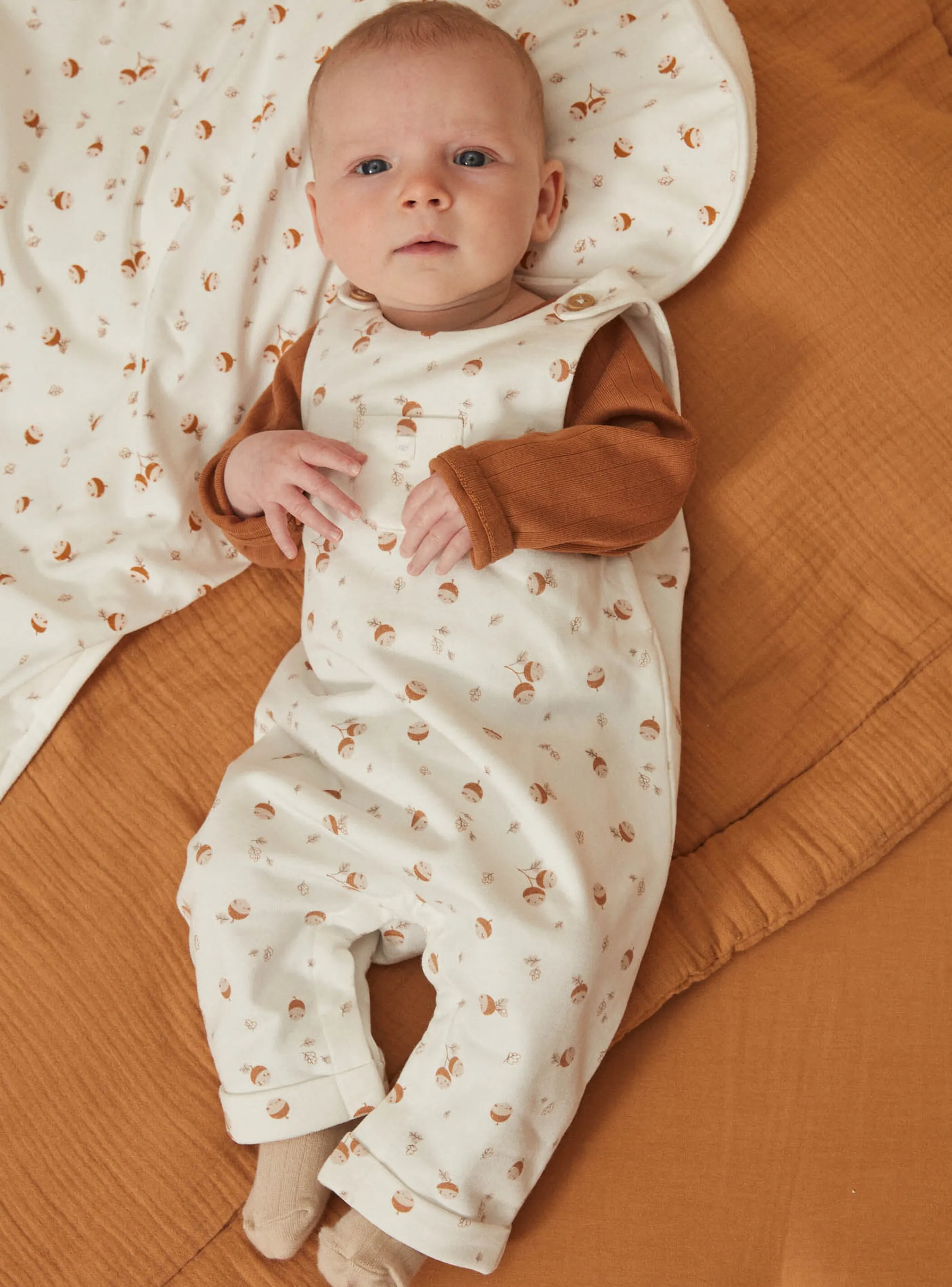 Sale Sergent Major Caramel bodysuit, ecru overalls and beige socks