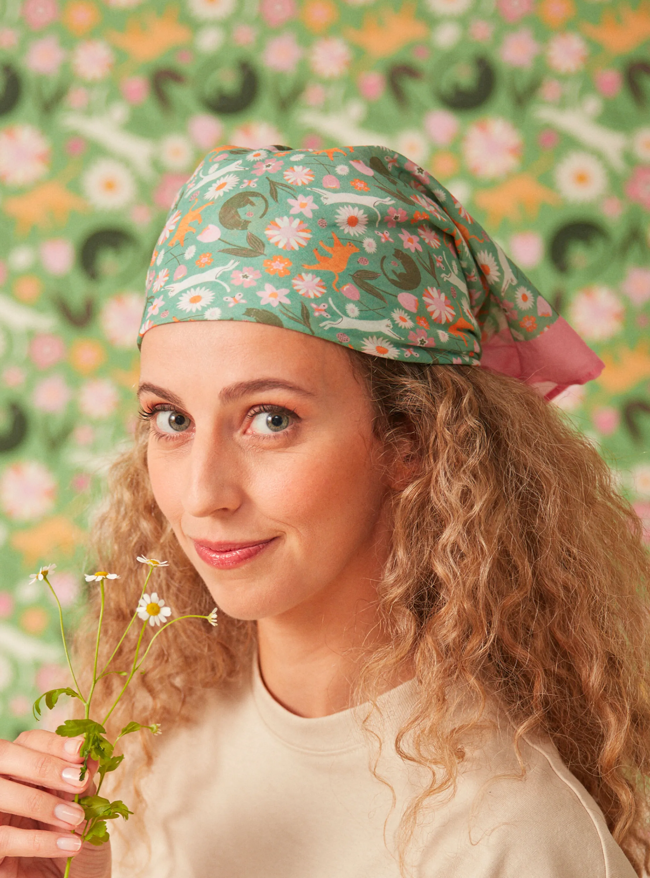 Flash Sale Sergent Major Cat and flower print Scarf