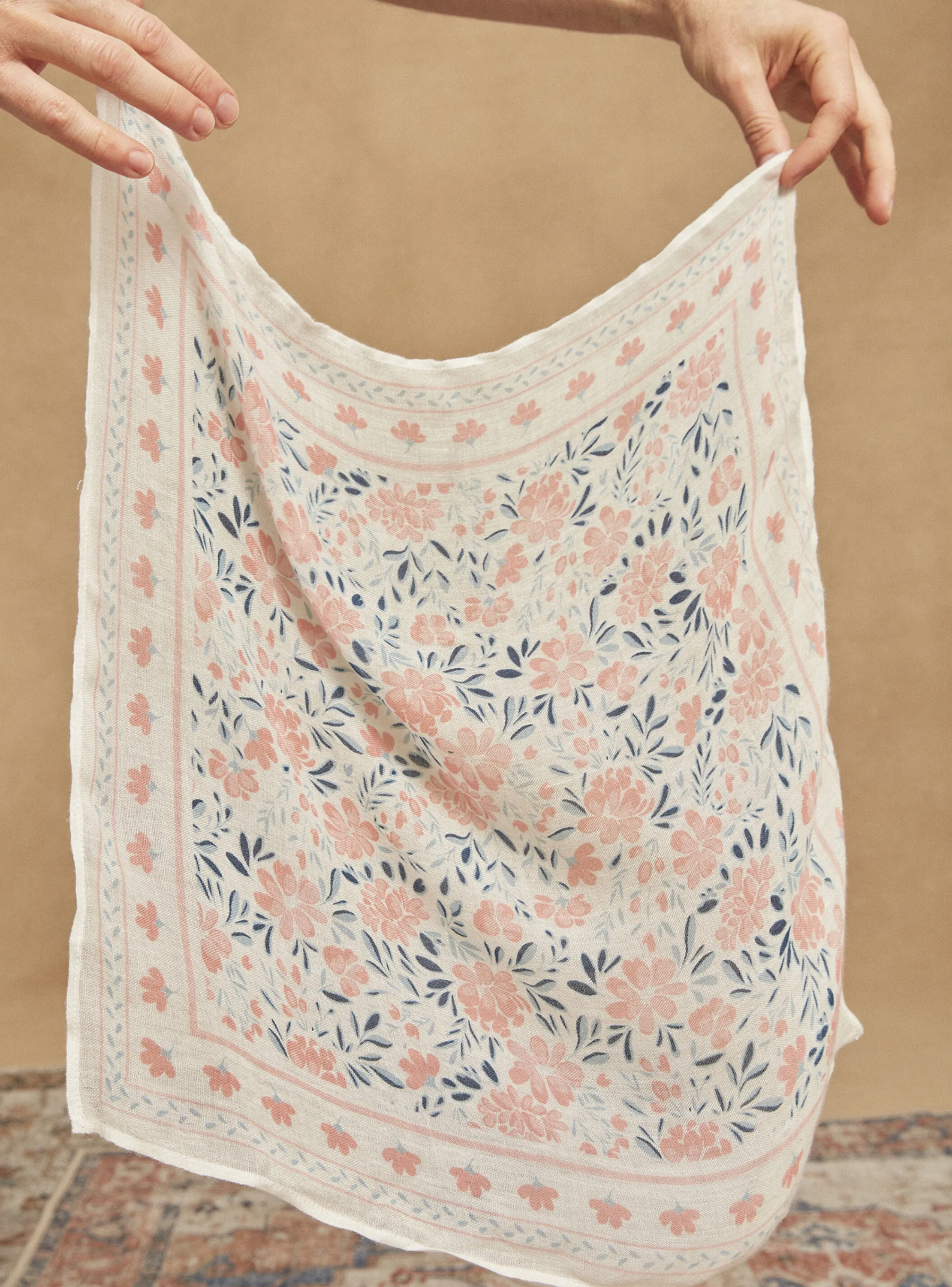 Flash Sale Sergent Major Ecru and pink floral print scarf