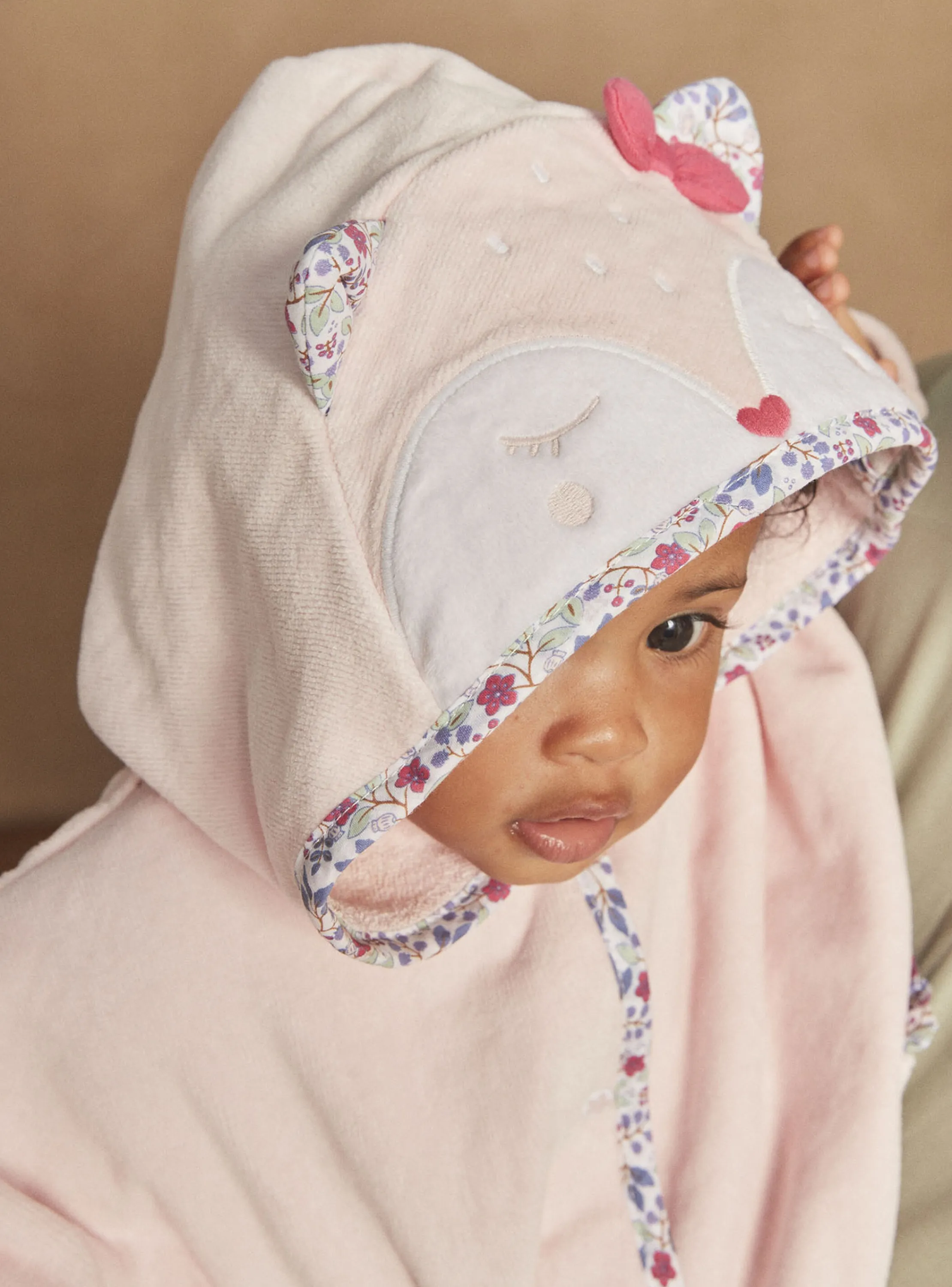 Cheap Sergent Major Hooded pink bath cape with floral print.