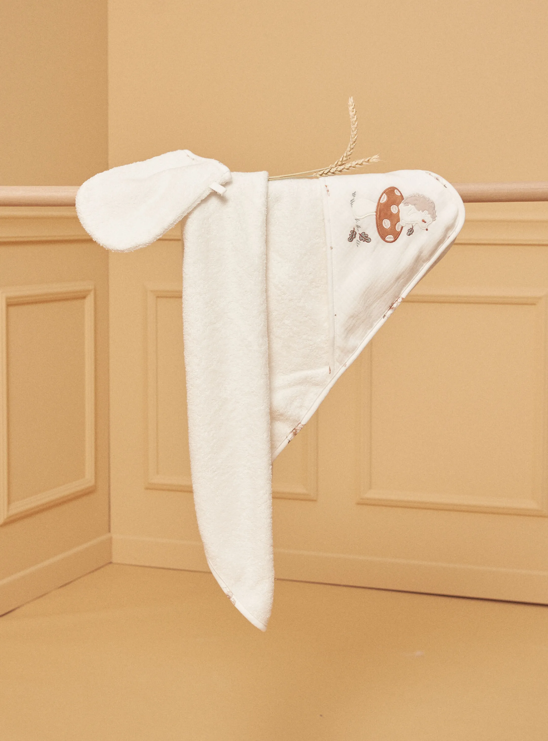 New Sergent Major Off white HOODED BATH TOWEL - (BATH) MITT