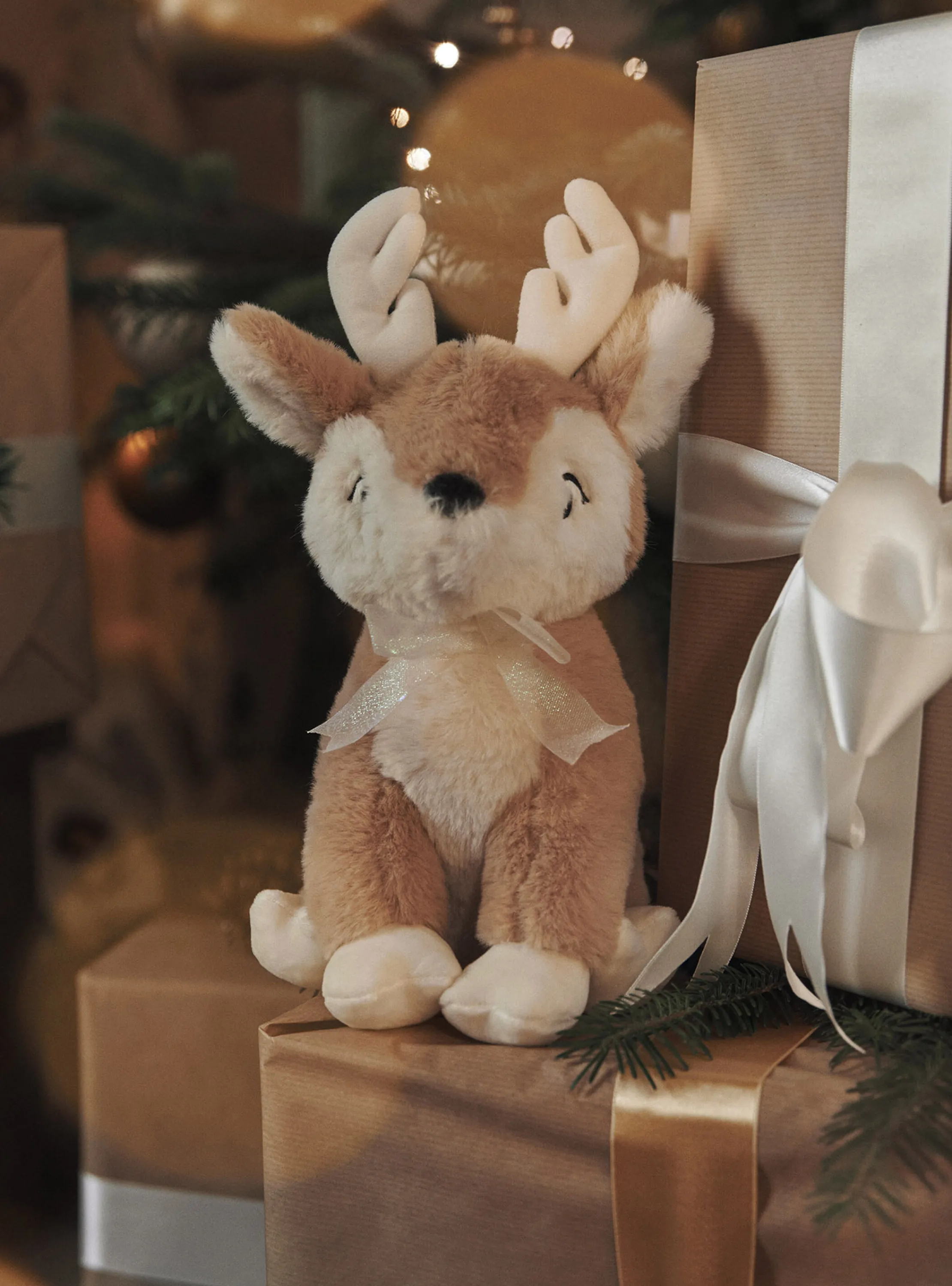 Store Sergent Major Yellow and white reindeer plush